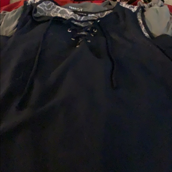 Torrid size 0 blue lace up cold shoulder - Picture 3 of 4